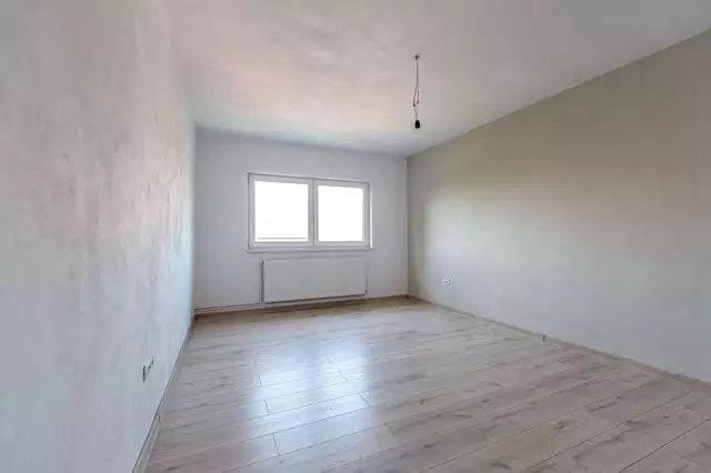 Apartament renovat cu 3 camere