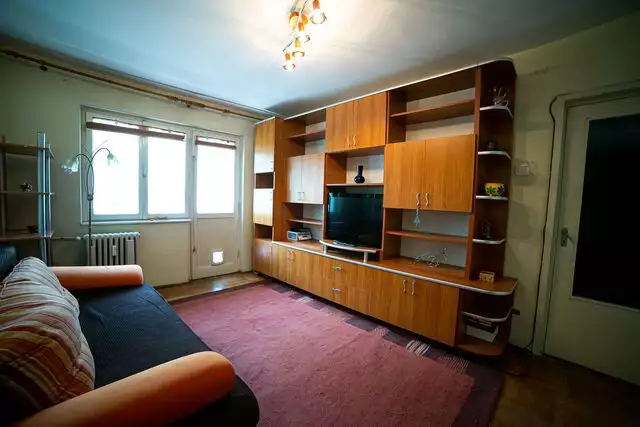 Apartament 2 camere, etajul 1, Zona Lebăda Vlaicu
