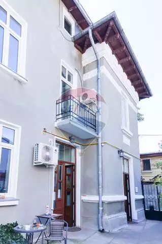 Casa cu 2 apartamente si 7 camere de vânzare în zona Dacia - Eminescu