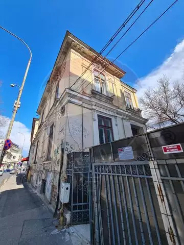 Oportunitate investite! Casă / Vilă + curte strada Batistei