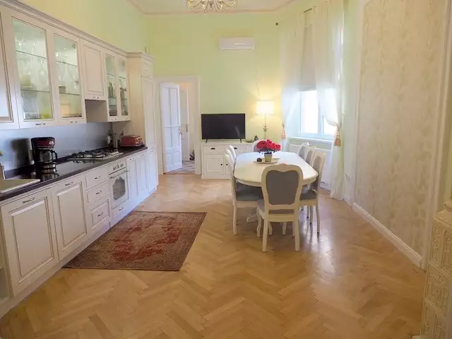 Se vinde apartament, 5 camere, in Sector 2, zona Armeneasca