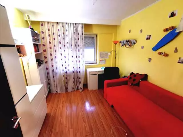 Vanzare apartament, 3 camere, in Sector 4, zona Giurgiului