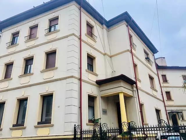Se inchiriaza apartament, 5 camere, in Sector 2, zona Dacia