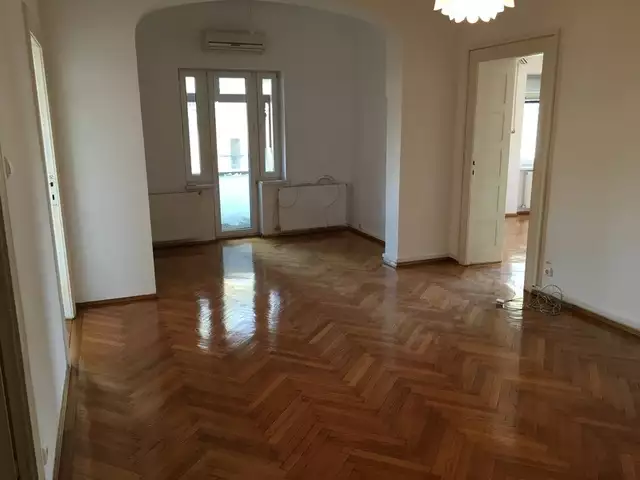 Se vinde apartament, 6 camere, in Sector 2, zona Armeneasca