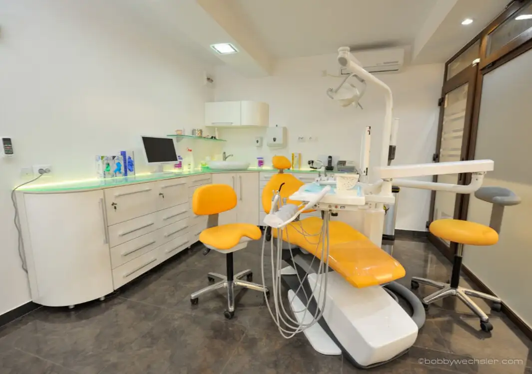 Cabinet stomatologic LA CHEIE - mobilat si ULTRA echipat 100%