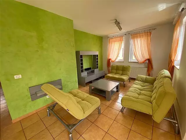 Apartament cu 4 camere de închiriat în zona Dumbrăviţa