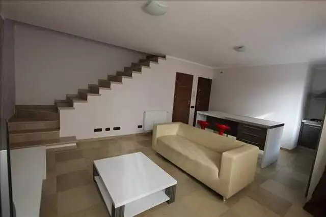 Apartament cu 3 camere de închiriat în Dumbravita
