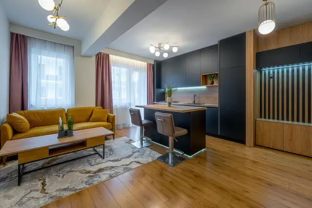 Se vinde apartament, 3 camere, in Floresti, zona Centru