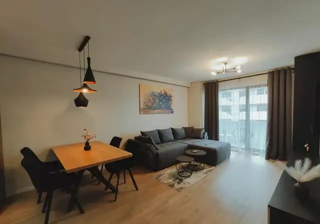 Se vinde apartament, 2 camere, in Floresti, zona Centru