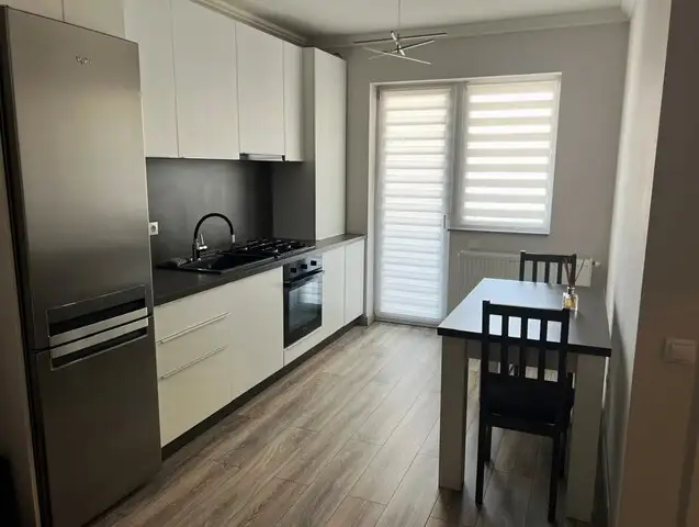 Se vinde apartament, 2 camere, in Floresti, zona Centru