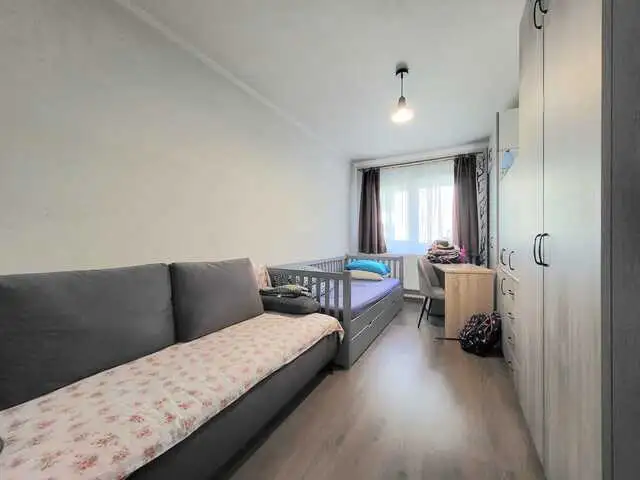 Se vinde apartament, 2 camere, in Floresti, zona Centru