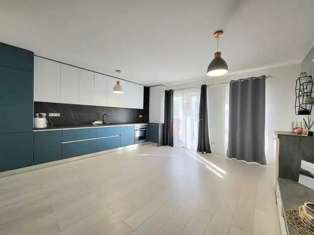 Vanzare apartament, 2 camere, in Floresti, zona Centru