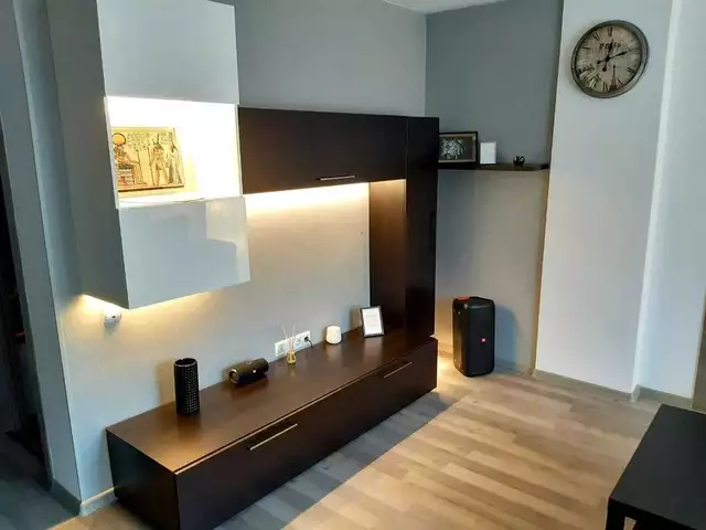 Se vinde apartament, 2 camere, in Floresti, zona Centru