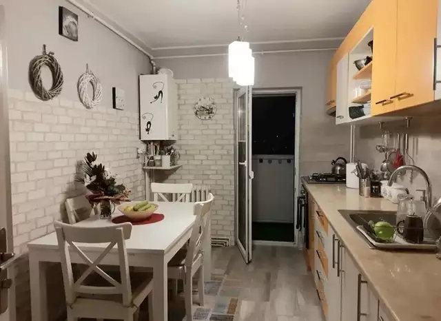 De vanzare apartament, 4 camere, in Cluj-Napoca, zona Manastur