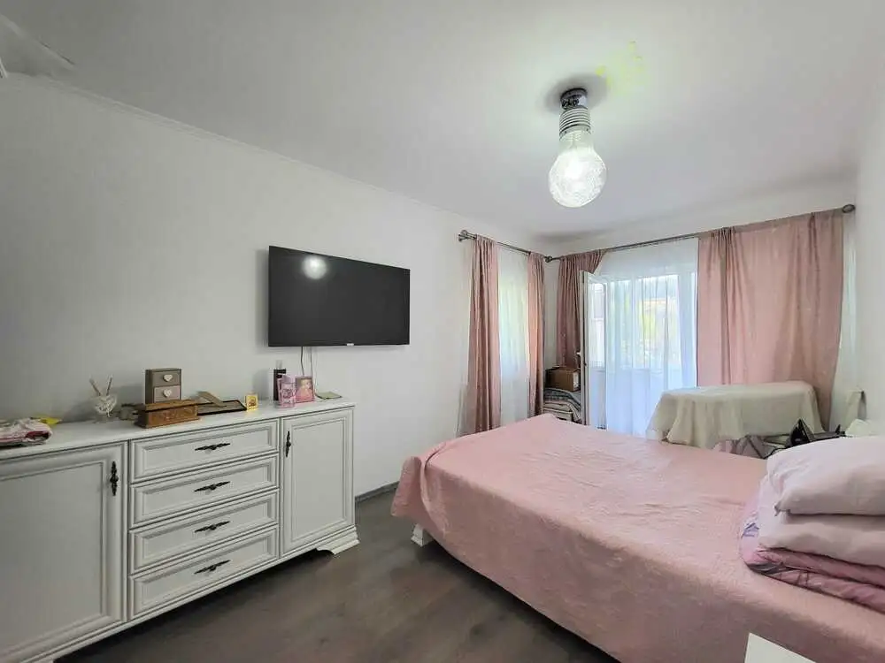 Se vinde apartament, 2 camere, in Floresti, zona Centru