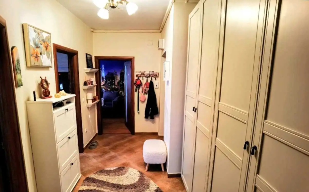 Se vinde apartament, 2 camere, in Baciu, zona Centru