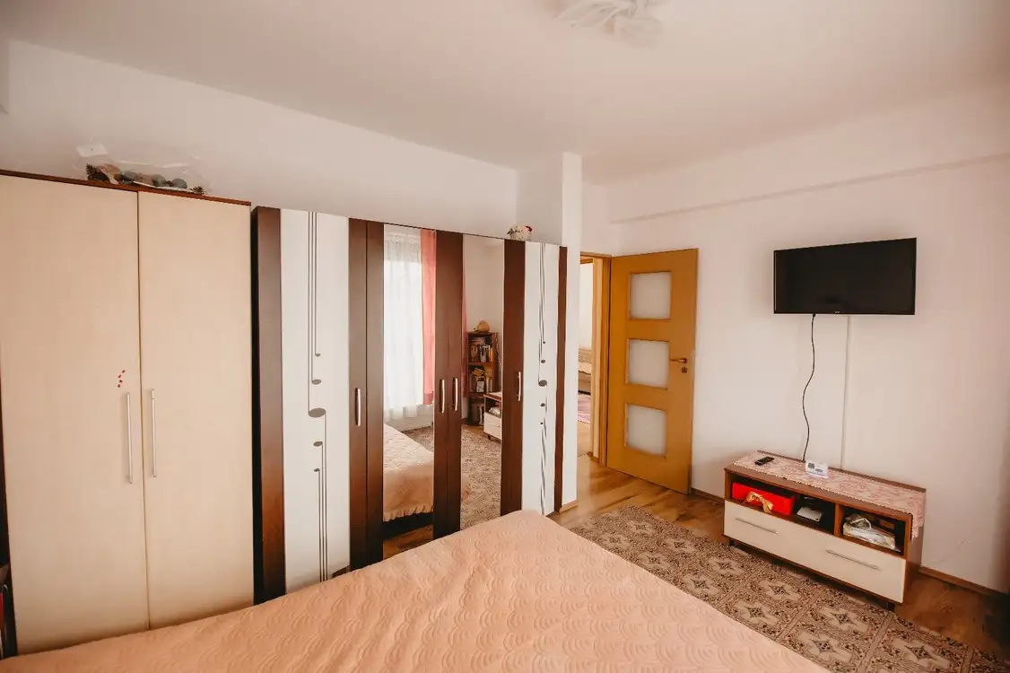 Vanzare apartament, 2 camere, in Floresti, zona Centru