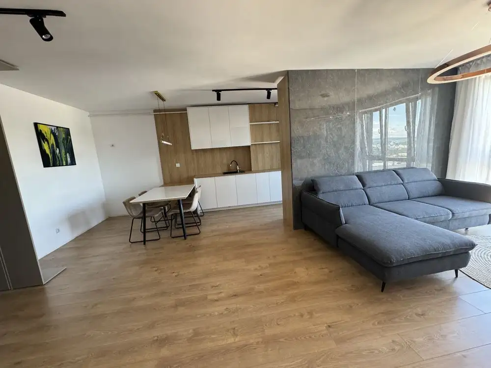 Vanzare apartament, 2 camere, in Floresti, zona Centru