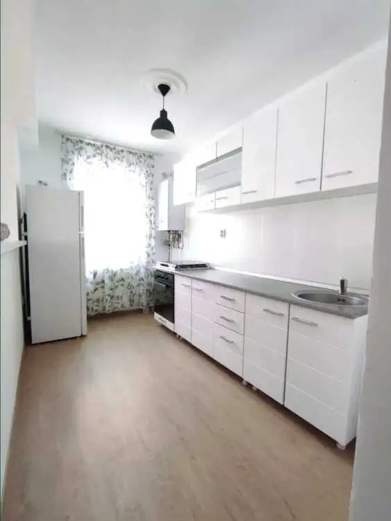 Vanzare apartament, 2 camere, in Floresti, zona Centru