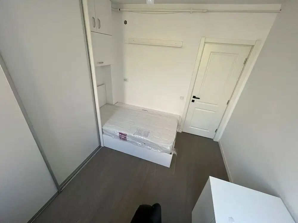 Se vinde apartament, 3 camere, in Baciu, zona Centru