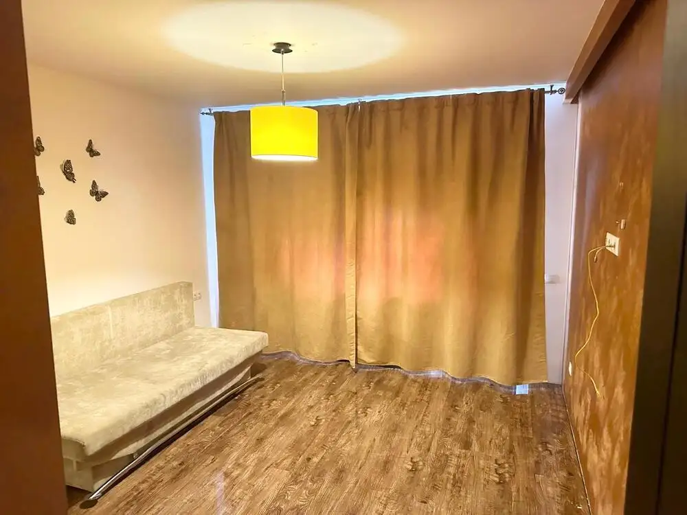 De vanzare apartament, 3 camere, in Floresti, zona Centru