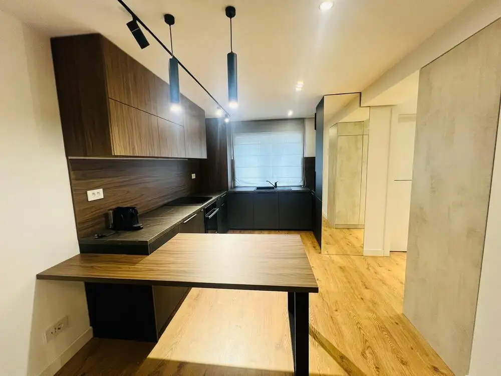 De vanzare apartament, 2 camere, in Floresti, zona Centru