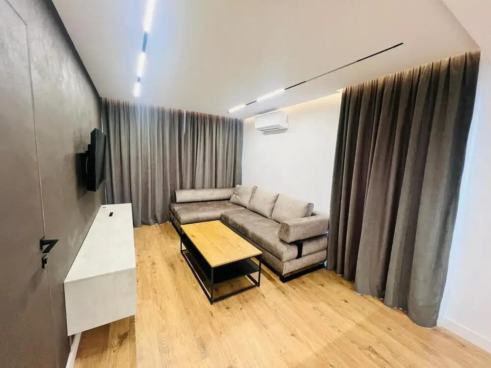 De vanzare apartament, 2 camere, in Floresti, zona Centru