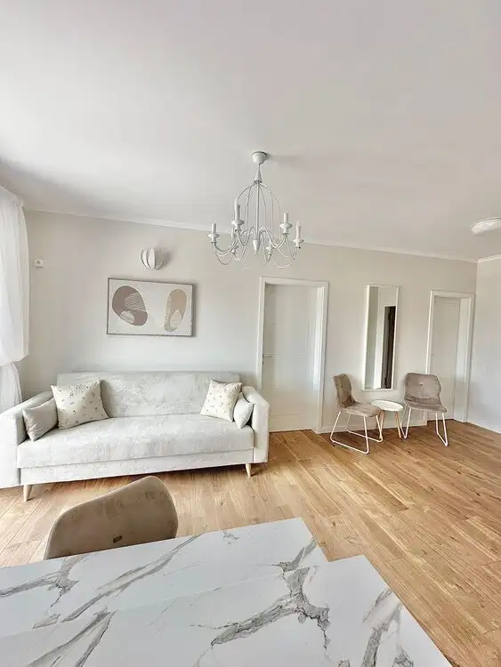 Vanzare apartament, 3 camere, in Floresti, zona Centru