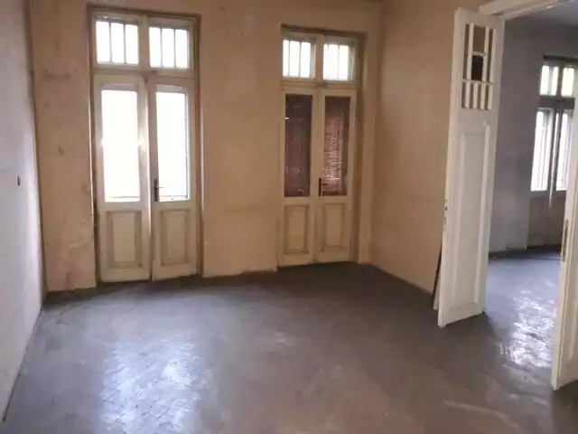 Vanzare apartament, 4 camere, in Sector 5, zona Kogalniceanu
