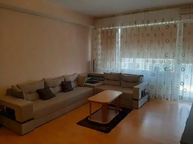 Vanzare apartament, 3 camere, in Vest, zona Rosu