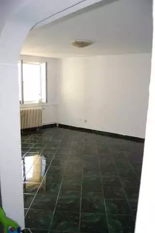 Se vinde apartament, 4 camere, in Sector 2, zona Bucur Obor