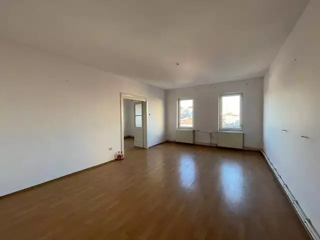 Se vinde apartament, 5 camere, in Sector 2, zona Eminescu