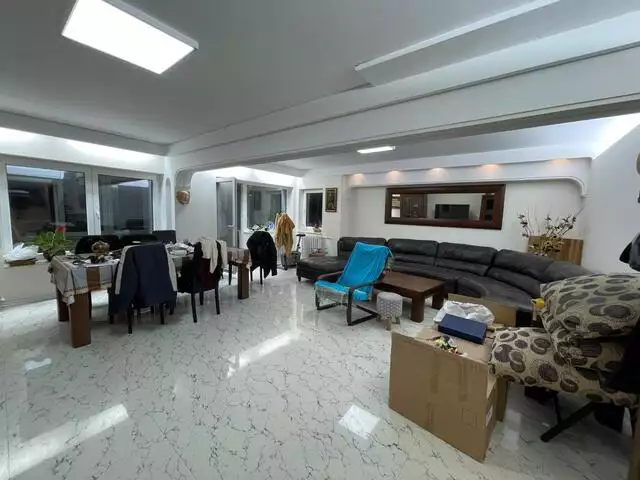 Vanzare apartament, 5 camere, in Sector 4, zona Unirii (S4)