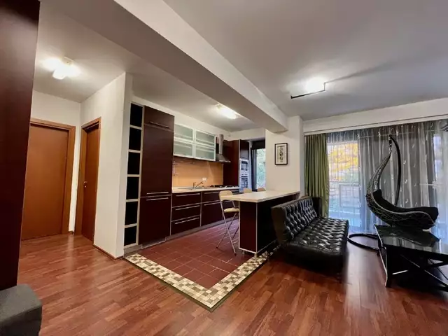 Se vinde apartament, 3 camere, in Sector 2, zona Parcul Circului