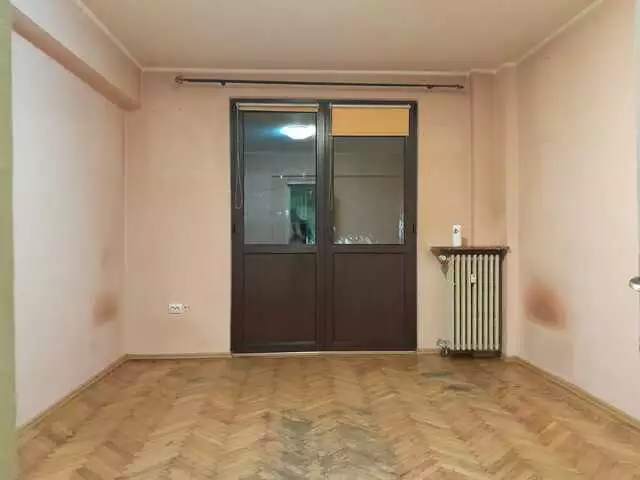 Se vinde apartament, 3 camere, in Sector 4, zona Piata Unirii (S4)