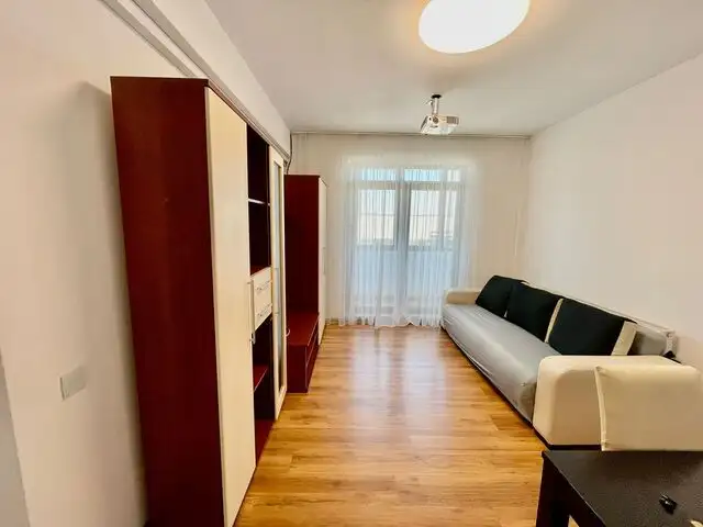 De vanzare apartament, 3 camere, in Vest, zona Rosu