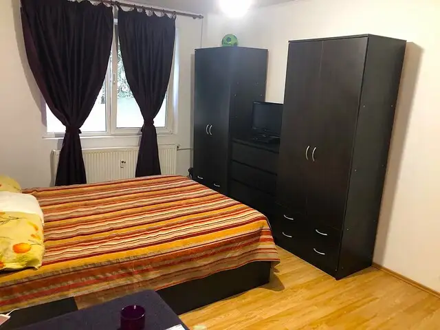 Vanzare apartament, 4 camere, in Sector 4, zona Aparatorii Patriei