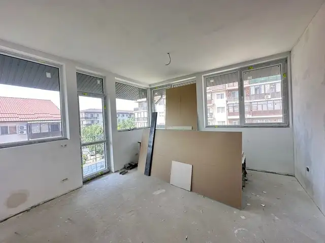 Se vinde apartament, 5 camere, in Est, zona Dobroesti