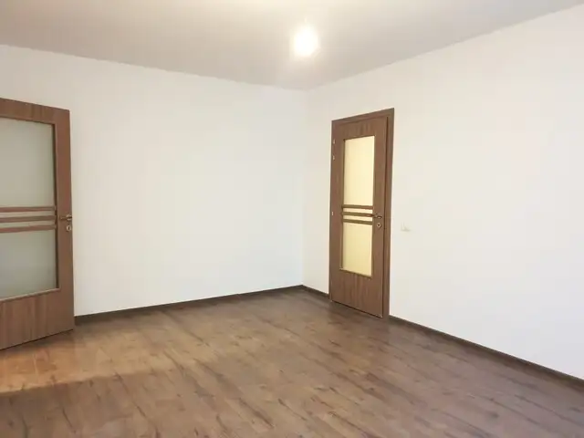 De vanzare apartament, 3 camere, in Sector 4, zona Piata Resita