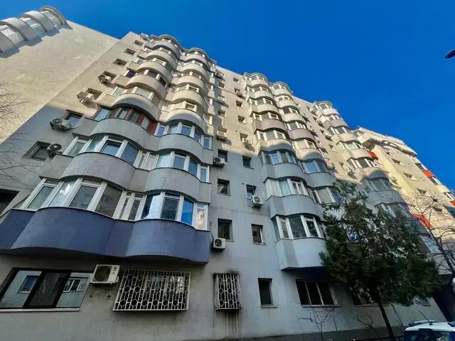 De vanzare apartament, o camera, in Sector 1, zona Piata Victoriei