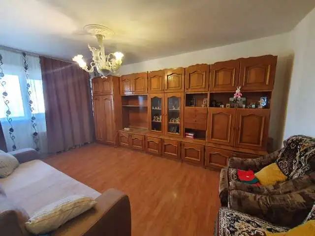 Se vinde apartament, 3 camere, in Sector 5, zona Salaj