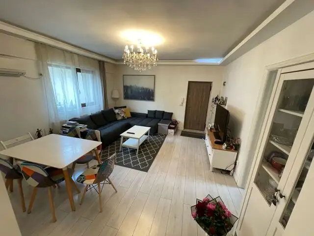 De vanzare apartament, 3 camere, in Sector 6, zona Lacul Morii