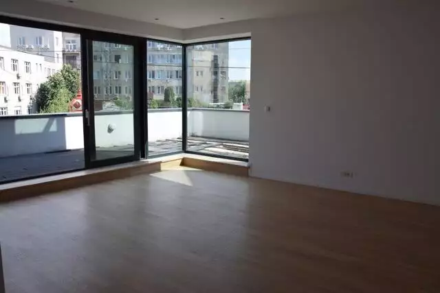 De vanzare apartament, 4 camere, in Sector 2, zona Universitate (S2)