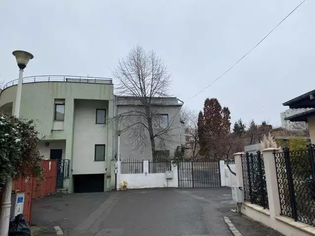 Vanzare casa, 6 camere, in Sector 2, zona Eminescu