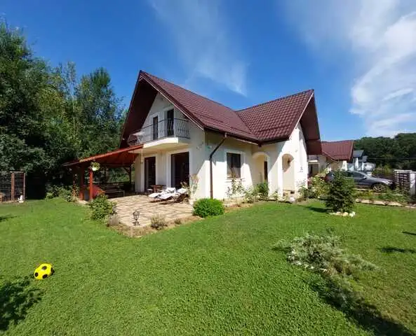 De vanzare casa, 3 camere, in Nord, zona Izvorani