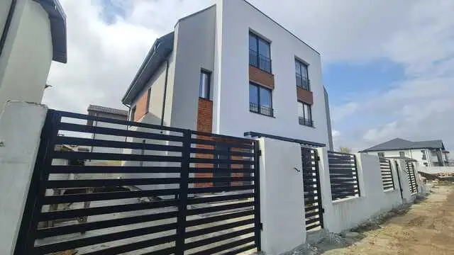 Se vinde casa, 5 camere, in Sud, zona Bragadiru