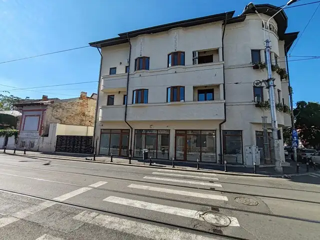 Se vinde spatiu comercial, 856 m<sup>2</sup>, in Sector 2, zona Dacia