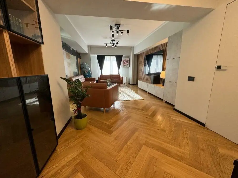 Vanzare apartament, 4 camere, in Sector 3, zona Piata Unirii (S3)