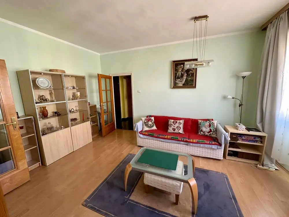 Vanzare apartament, 3 camere, in Sector 2, zona Vatra Luminoasa