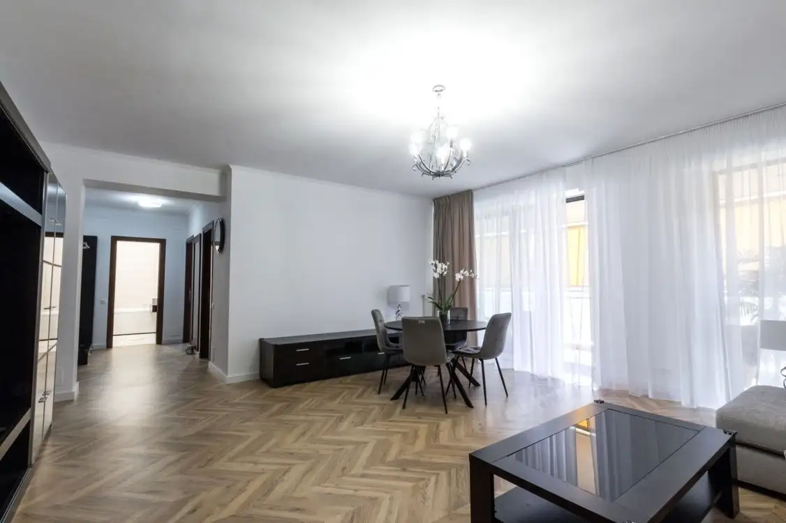 Vanzare apartament, 3 camere, in Sector 2, zona Stefan Cel Mare